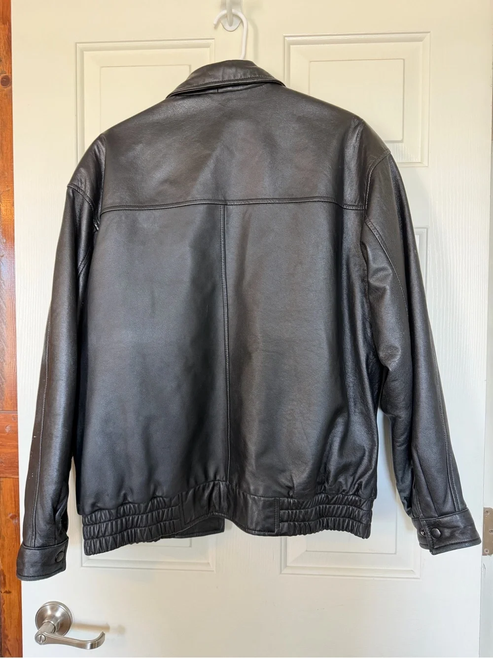 Men's Original Outerwear Black Leather Bomber Jacket - size M
